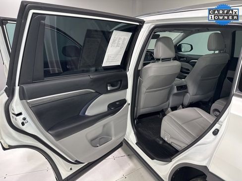 Used 2019 Toyota Highlander Limited image 27