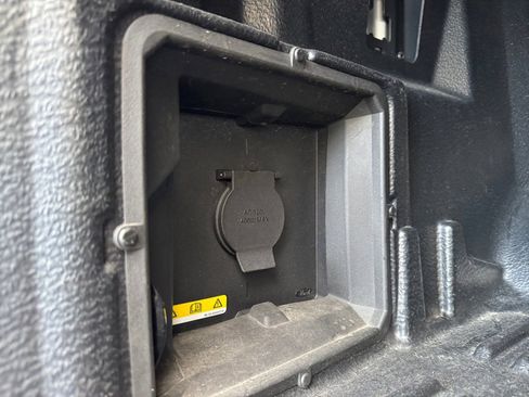 Certified 2022 Ford F150 XLT w/ Equipment Group 302A High image 19