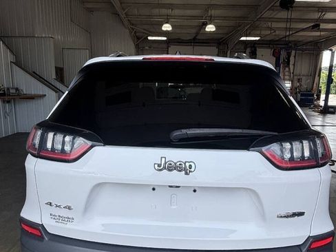 Used 2019 Jeep Cherokee Latitude w/ Popular Appearance Group AWD/4WD image 9