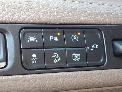 Certified 2022 GMC Yukon Denali image 17