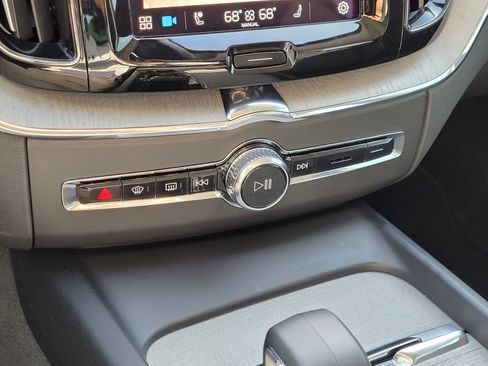 Certified 2025 Volvo XC60 T8 Plus w/ Protection Package Premier image 24