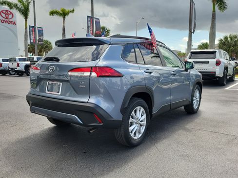 Used 2023 Toyota Corolla Cross LE w/ Moonroof Package image 12