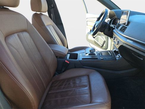 Used 2020 Audi Q5 e Prestige w/ Prestige Package image 12