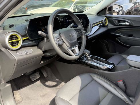 Certified 2024 Chevrolet Trax ACTIV w/ Driver Confidence Package FWD image 9