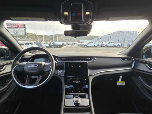 New 2025 Jeep Grand Cherokee L Altitude image 15