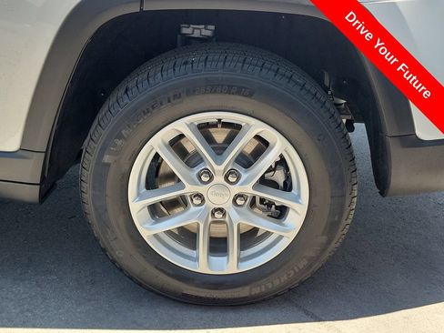 Used 2023 Jeep Grand Cherokee L Laredo RWD image 29