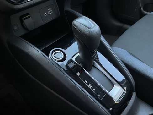 Used 2025 Nissan Versa SV image 31