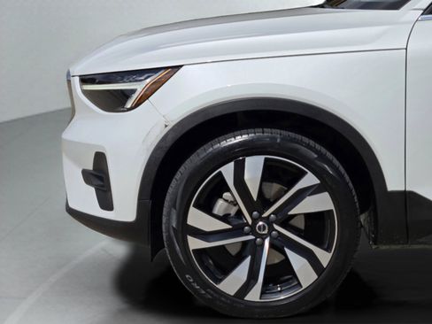 Certified 2023 Volvo XC40 B5 Plus w/ Climate Package AWD/4WD image 34