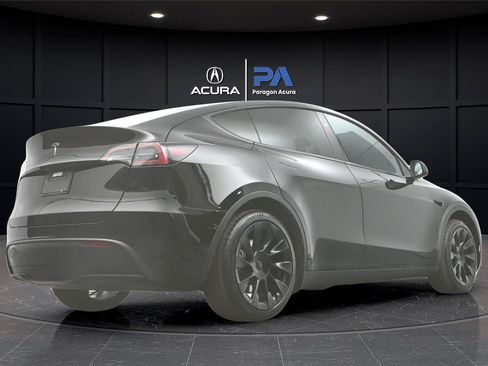Used 2024 Tesla Model Y 2WD image 31