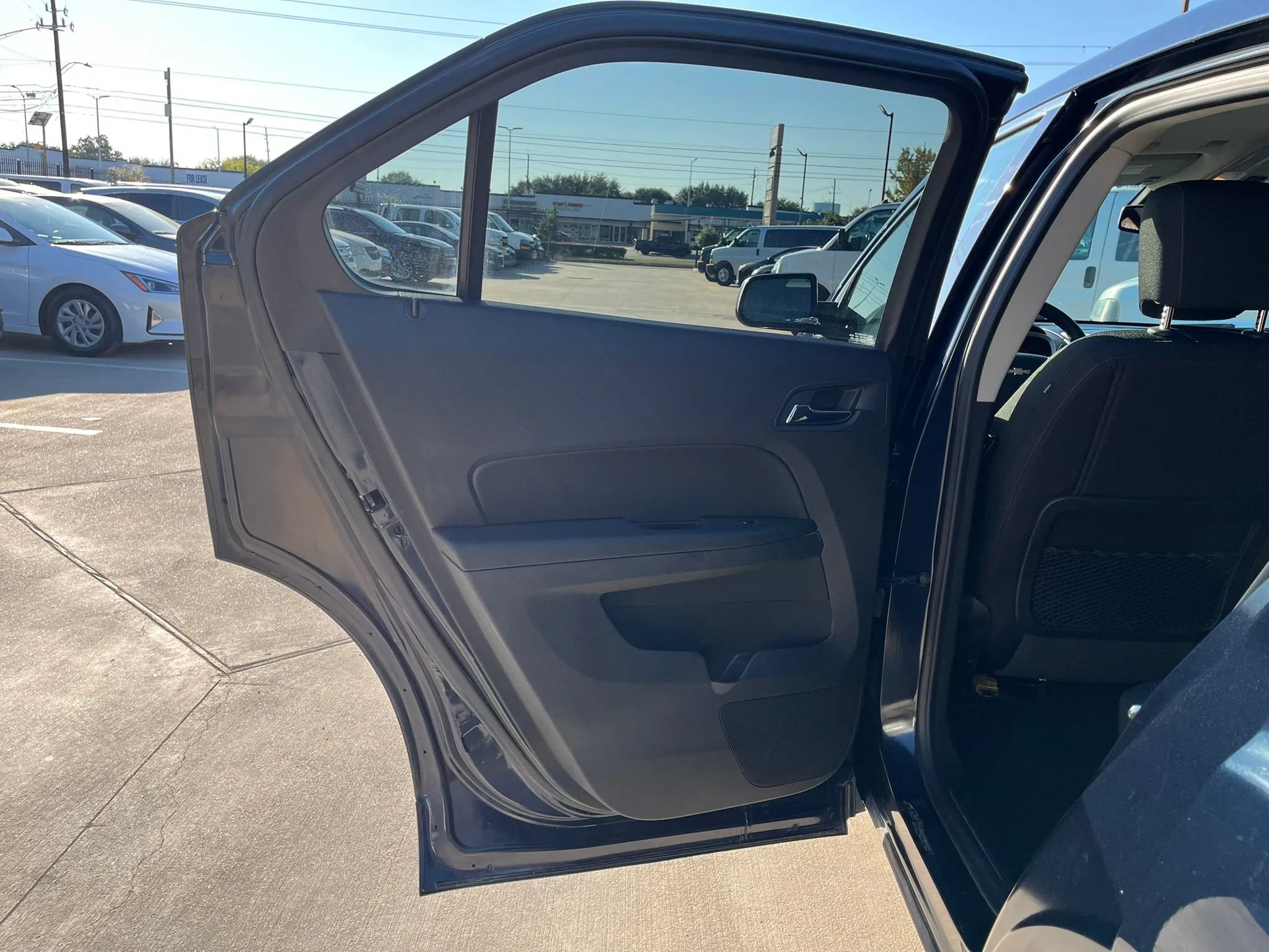 Used 2017 Chevrolet Equinox LS AWD/4WD image 30