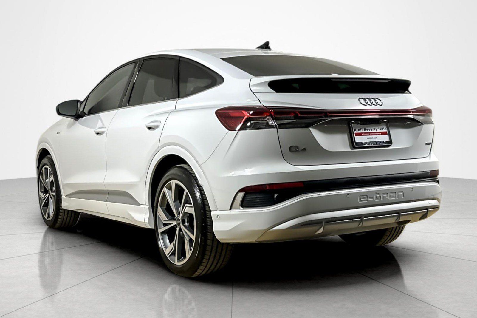 Used 2024 Audi Q4 e-tron Prestige AWD/4WD image 3
