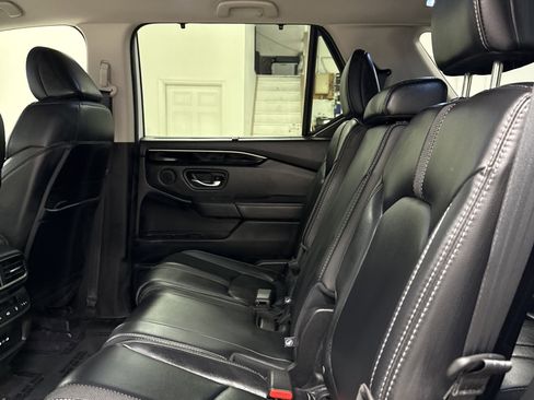 Used 2025 Honda Pilot EX-L image 12
