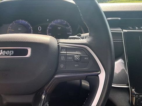 Used 2022 Jeep Grand Cherokee L Laredo AWD/4WD image 17