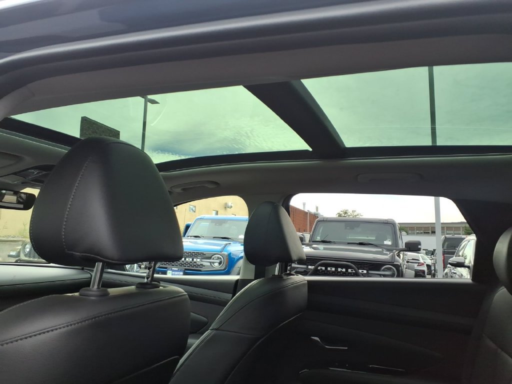 Used 2025 Hyundai Tucson Limited AWD/4WD image 17