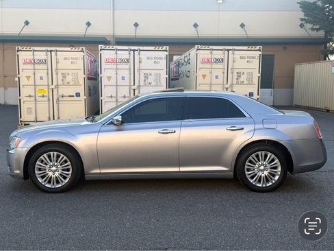 Used 2014 Chrysler 300 C w/ Beats Audio Group AWD/4WD image 7