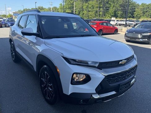 Used 2021 Chevrolet TrailBlazer ACTIV w/ Sun and Liftgate Package FWD image 8