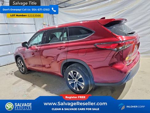 Used 2022 Toyota Highlander XLE AWD/4WD image 3