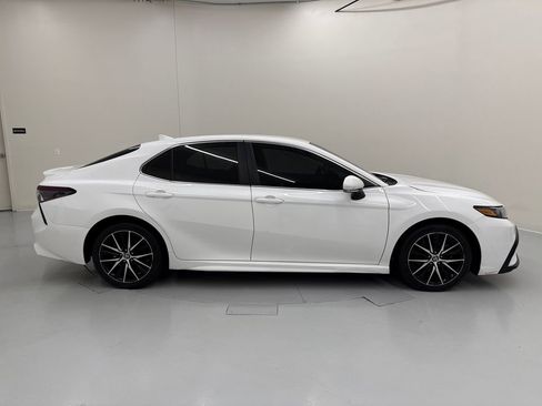 Used 2024 Toyota Camry SE FWD image 6