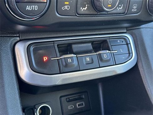 Used 2020 GMC Acadia SLT w/ Driver Alert Package II image 15