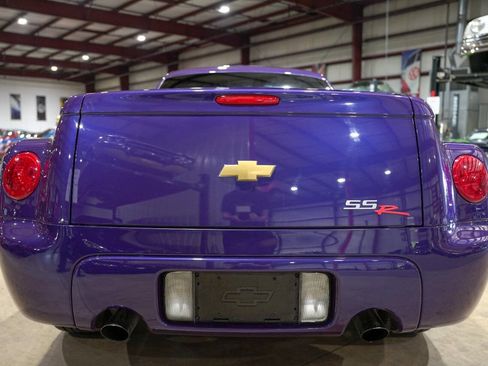 Used 2004 Chevrolet SSR image 21