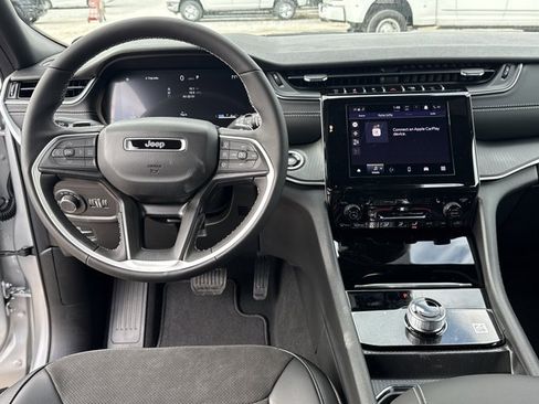 New 2025 Jeep Grand Cherokee Altitude image 7