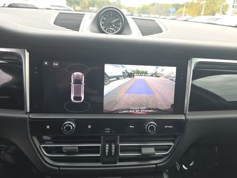 Used 2022 Porsche Macan image 19