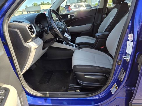 Used 2023 Hyundai Venue SEL FWD image 10