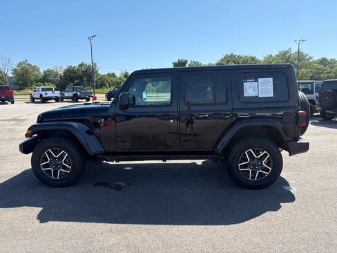 Used 2025 Jeep Wrangler Unlimited Sahara AWD/4WD image 4