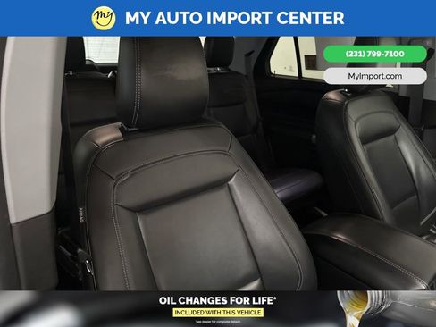 Used 2022 Ford Explorer XLT w/ Equipment Group 202A image 30