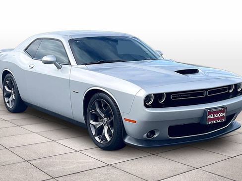 Used 2019 Dodge Challenger R/T image 2