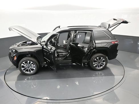 Used 2024 Jeep Grand Cherokee Overland w/ Luxury Tech Group IV image 58