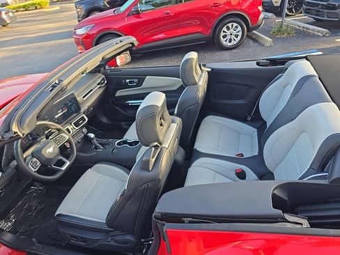 Used 2025 Ford Mustang GT Premium image 7