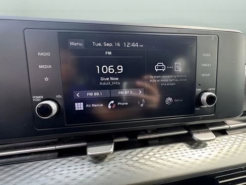 Used 2022 Kia Carnival LX image 21