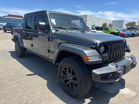 Used 2022 Jeep Gladiator Sport AWD/4WD image 3