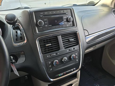 Used 2015 Dodge Grand Caravan American Value Package w/ UConnect Hands-Free Group image 25