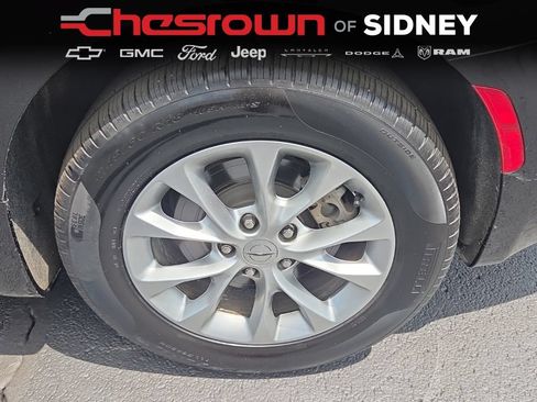 Used 2024 Chrysler Pacifica Touring-L w/ Uconnect Theater Family Group AWD/4WD image 10