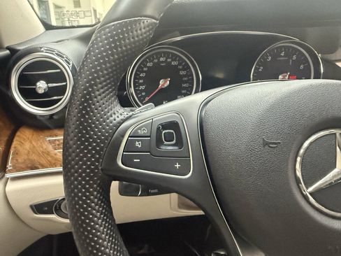 Used 2017 Mercedes-Benz E 300 4MATIC image 23