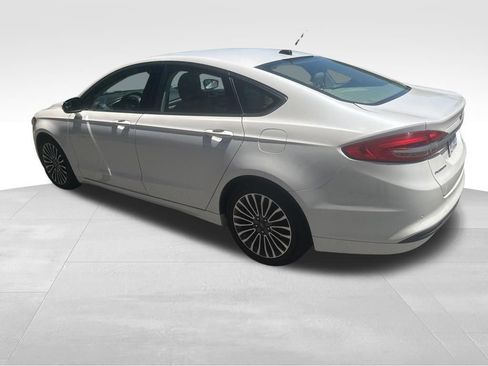 Used 2017 Ford Fusion SE w/ Fusion SE Technology Package FWD image 18