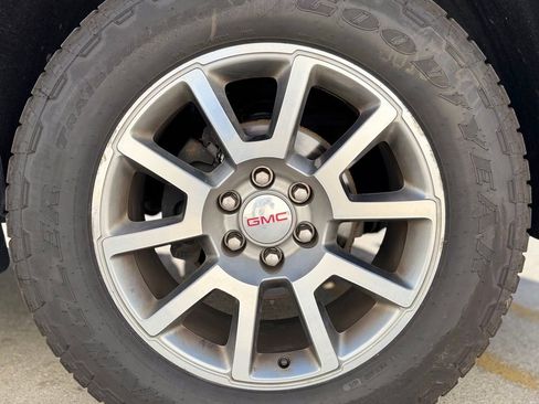 Used 2019 GMC Yukon XL Denali RWD image 12