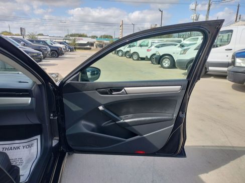 Used 2021 Volkswagen Passat 2.0T SE w/ Luggage Net & Mats Package image 30