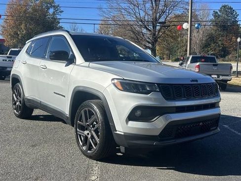 New 2026 Jeep Compass Latitude image 4
