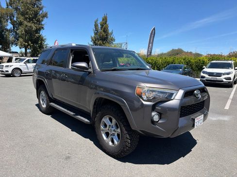 Used 2015 Toyota 4Runner SR5 Premium AWD/4WD image 2