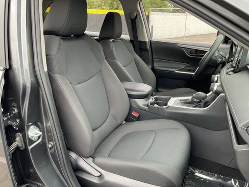 Used 2021 Toyota RAV4 LE FWD image 21
