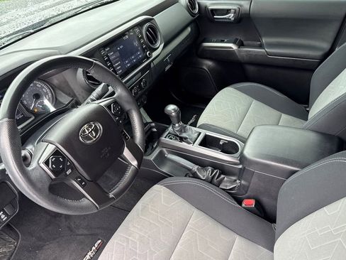 Used 2021 Toyota Tacoma TRD Sport w/ Technology Package image 10