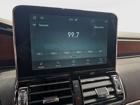 Used 2021 Lincoln Navigator Reserve w/ Luxury Package AWD/4WD image 32