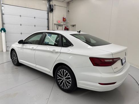 Used 2021 Volkswagen Jetta SE w/ SE Cold Weather Package FWD image 4