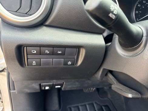 Used 2021 Nissan Versa S FWD image 16