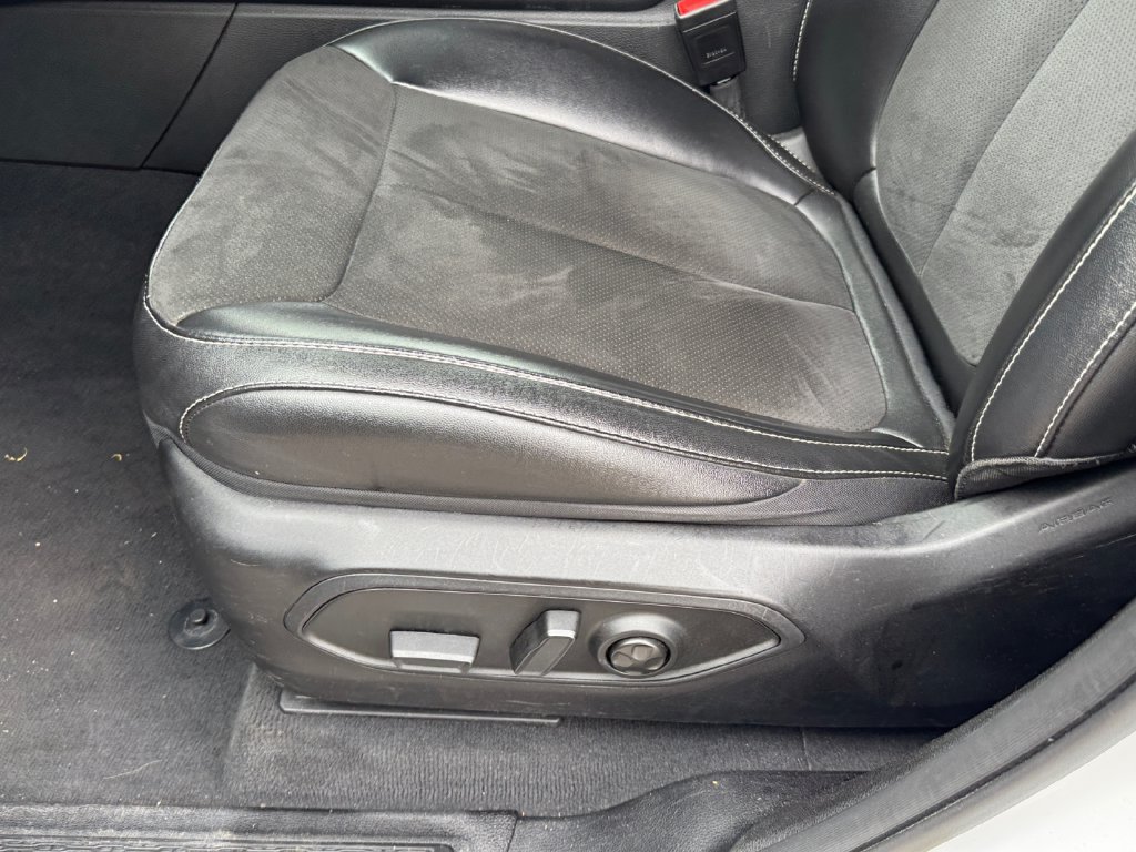 Used 2024 Jeep Grand Cherokee Altitude RWD image 16