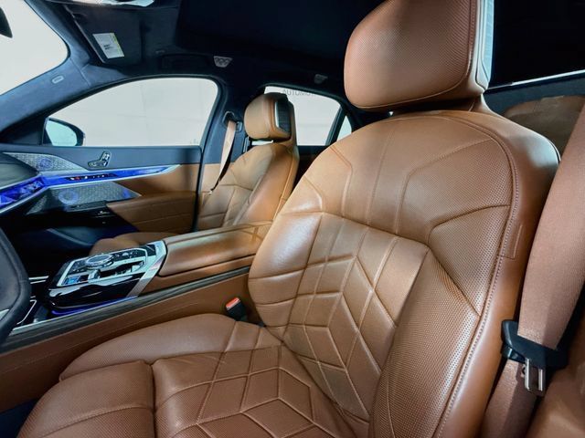 Certified 2023 BMW i7 xDrive60 w/ Executive Package 2 AWD/4WD image 22