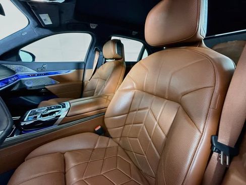 Certified 2023 BMW i7 xDrive60 w/ Executive Package 2 AWD/4WD image 22